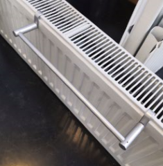 钢板散热器毛巾架750银色